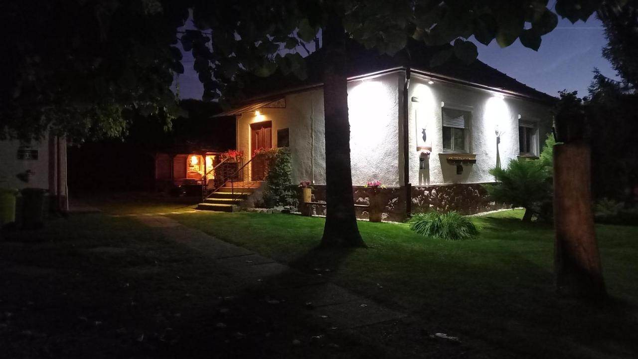 Vadaszles Vendeghaz Bukkszentmarton Exterior foto