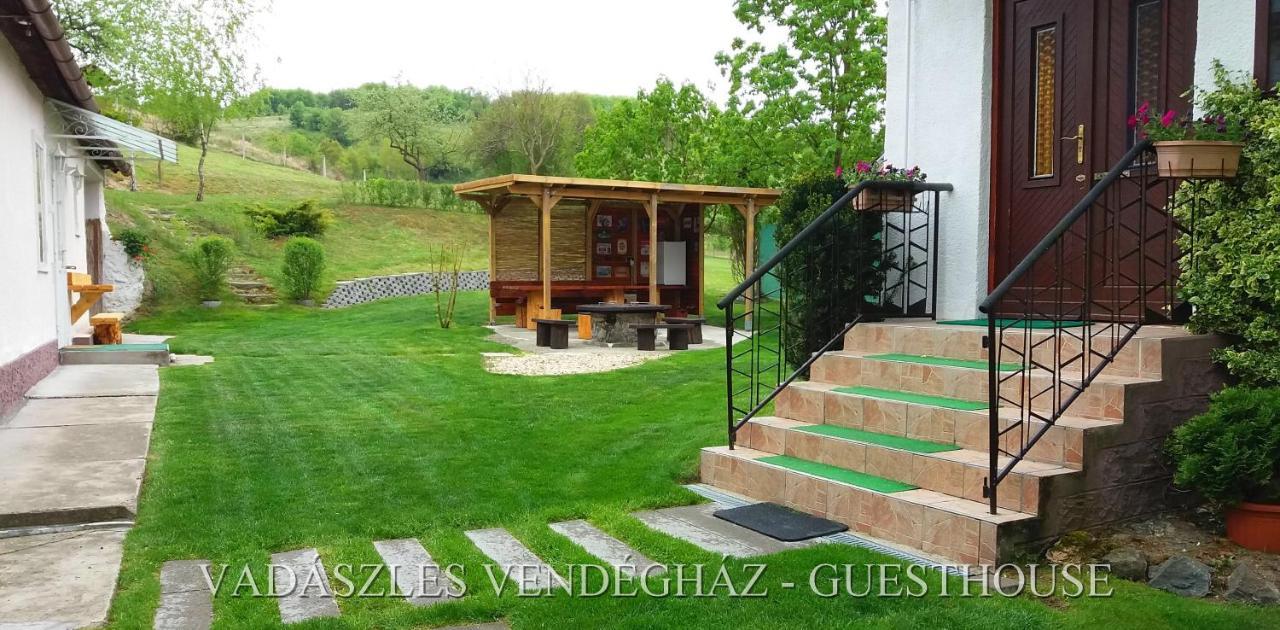 Vadaszles Vendeghaz Bukkszentmarton Exterior foto